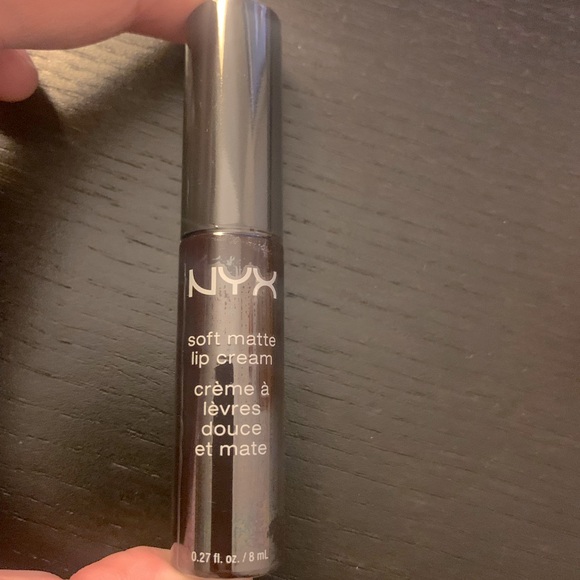 3/$15 NYX Soft Matte Lip Cream - Picture 1 of 2